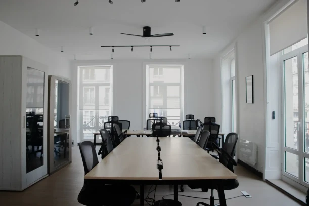 Espace indépendant - 75002 - 18 postes - 10500€