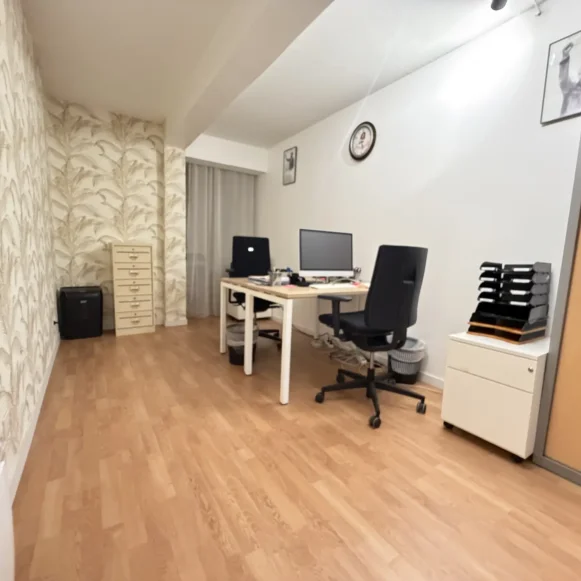 Bureau privé 14 m² 3 postes Location bureau Avenue du Général Michel Bizot Paris 75012 - photo 2