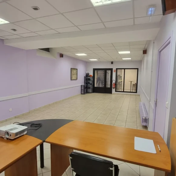 Bureau privé 48 m² 2 postes Coworking Rue Jean Jaurès Bron 69500 - photo 3