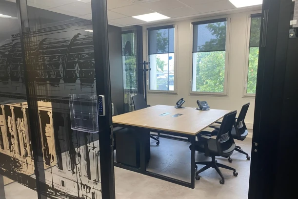 Bureau privé - 94220 - 2 postes - 1100€