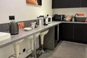 Bureau privé - 69009 - 2 postes - 650€