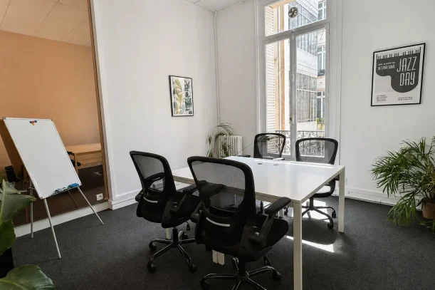 Bureau privé - 75008 - 6 postes - 2000€