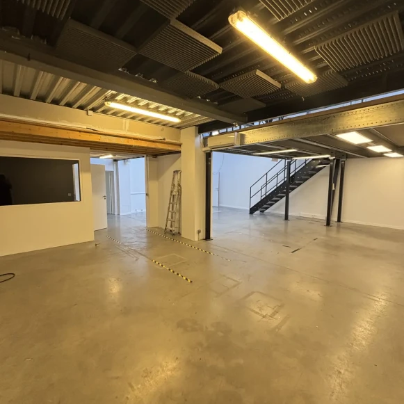 Espace indépendant 252 m² 30 postes Coworking Rue des Sorins Montreuil 93100 - photo 10
