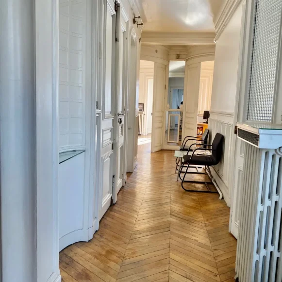 Bureau privé 12 m² 2 postes Location bureau Rue du Colisée Paris 75008 - photo 5