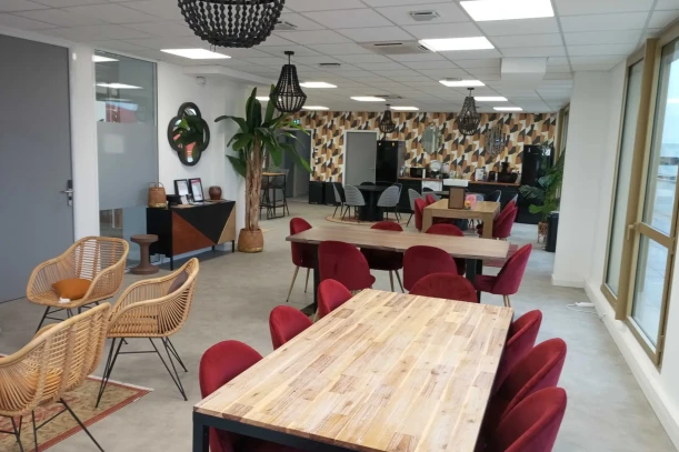 Bureau privé - 69570 - 5 postes - 2149€