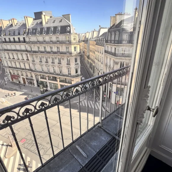 Bureau privé 15 m² 3 postes Location bureau Avenue de l'Opéra Paris 75001 - photo 2