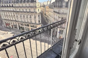 Bureau privé - 75001 - 3 postes - 1690€