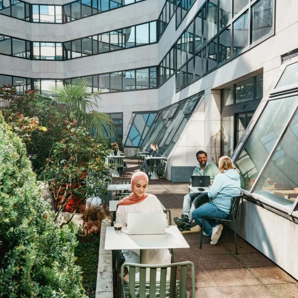 Bureau privé 12 m² 3 postes Coworking Rue Camille Desmoulins Issy-les-Moulineaux 92130 - photo 1