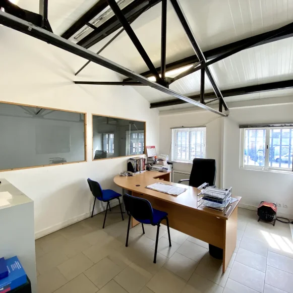 Espace indépendant 260 m² 50 postes Location bureau Rue de Stalingrad Montreuil 93100 - photo 6