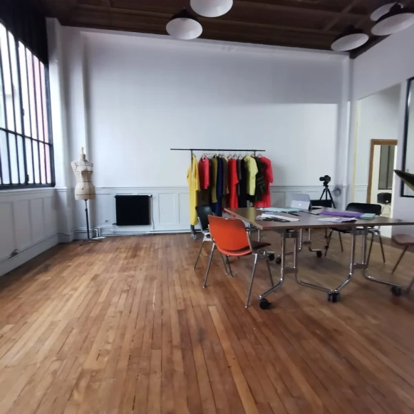 Bureau privé 30 m² 7 postes Coworking Rue Martel Paris 75010 - photo 3