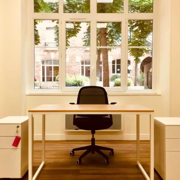 Bureau privé 15 m² 2 postes Location bureau Rue Mathurin Régnier Paris 75015 - photo 1