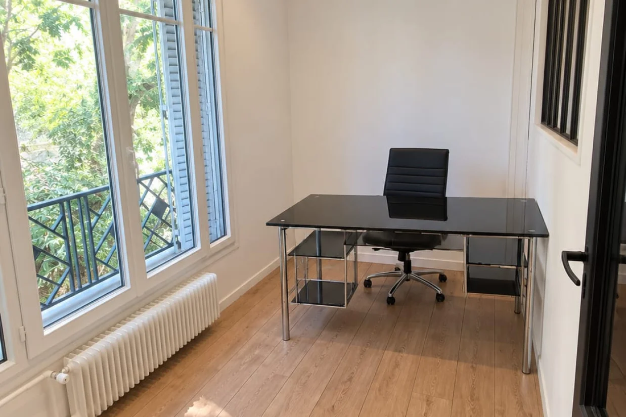 Bureau privé - 75004 - 2 postes - 750€