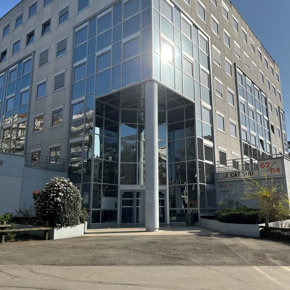 Bureau privé 12 m² 3 postes Coworking Cours Albert Thomas Lyon 69008 - photo 11
