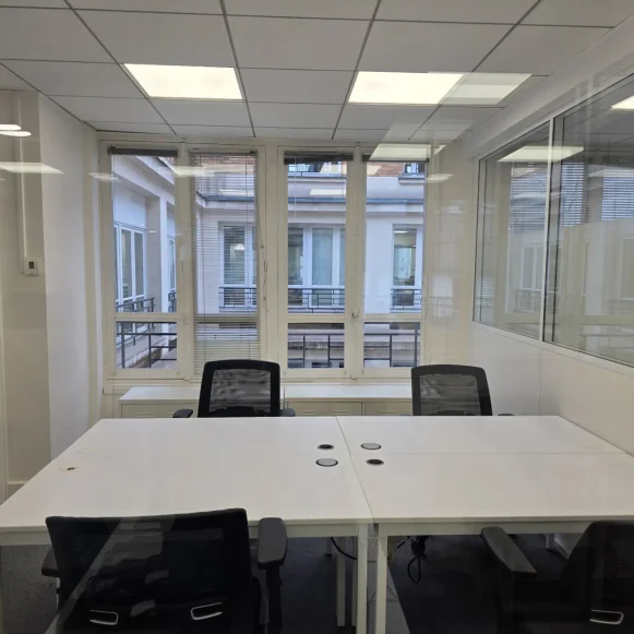 Bureau privé 20 m² 4 postes Coworking Rue du Faubourg Montmartre Paris 75009 - photo 8