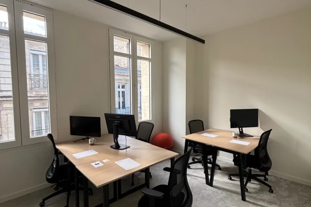Bureau privé - 33000 - 5 postes - 2100€