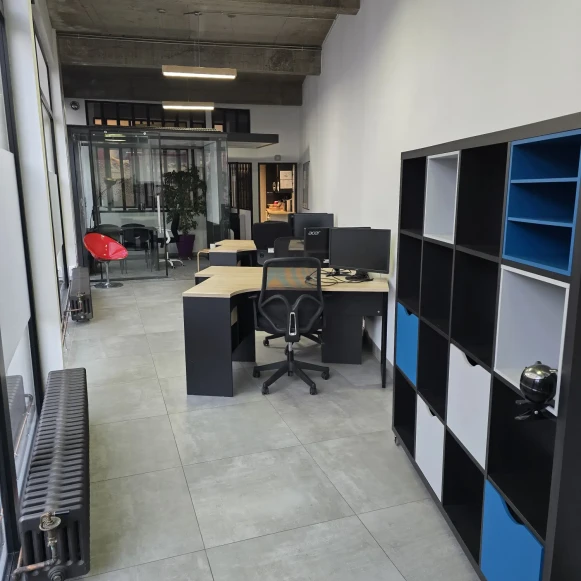 Espace indépendant 60 m² 6 postes Location bureau Rue de la République Vanves 92170 - photo 1