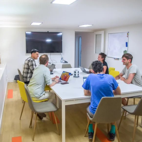 Bureau privé 27 m² 5 postes Coworking Rue Paul Bellamy Nantes 44000 - photo 1