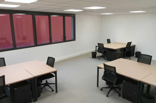 Bureau privé - 69570 - 9 postes - 3519€