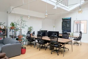 Open Space - 75010 - 3 postes - 350€