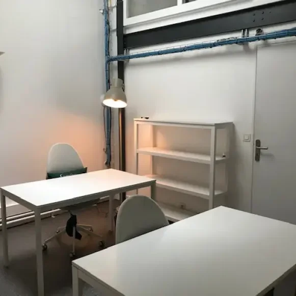Bureau privé 15 m² 5 postes Location bureau Rue Dulong Paris 75017 - photo 3