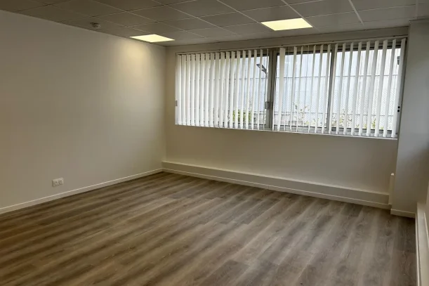 Bureau privé - 93330 - 4 postes - 690€