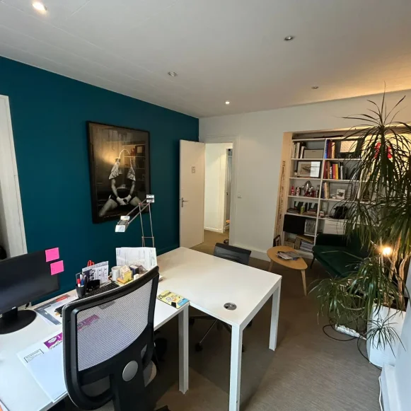 Bureau privé 16 m² 4 postes Location bureau Rue de Turbigo Paris 75001 - photo 2