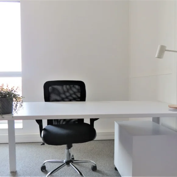 Bureau privé 15 m² 3 postes Coworking Rue René Viviani Nantes 44200 - photo 2