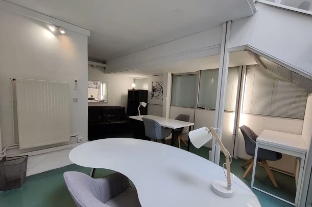 Bureau privé - 75004 - 3 postes - 1950€