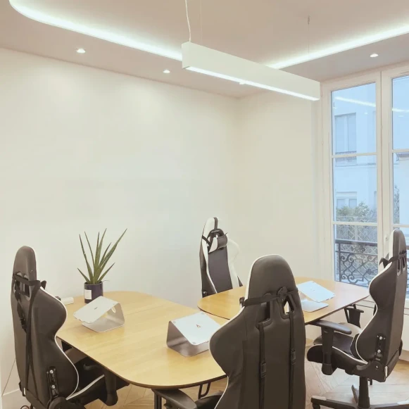 Espace indépendant 95 m² 16 postes Location bureau Rue d'Amsterdam Paris 75009 - photo 5