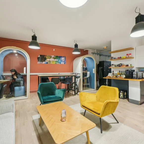 Espace indépendant 191 m² 40 postes Location bureau Rue des Petites Écuries Paris 75010 - photo 2