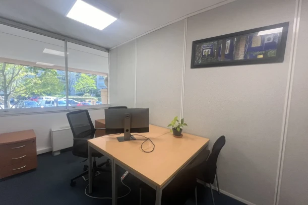 Bureau privé - 13090 - 1 poste - 820€
