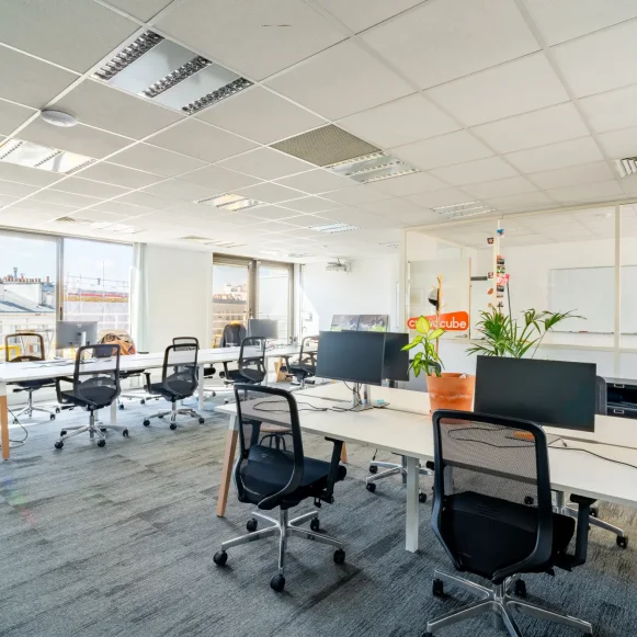 Bureau privé 132 m² 14 postes Location bureau Rue La Fayette Paris 75010 - photo 1