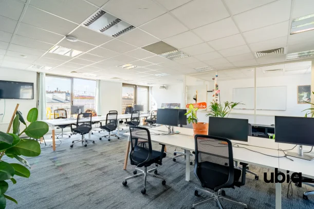 Bureau privé - 75010 - 14 postes - 7700€