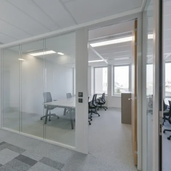 Bureau privé 44 m² 12 postes Coworking Rue Amédée Saint-Germain Bordeaux 33800 - photo 5