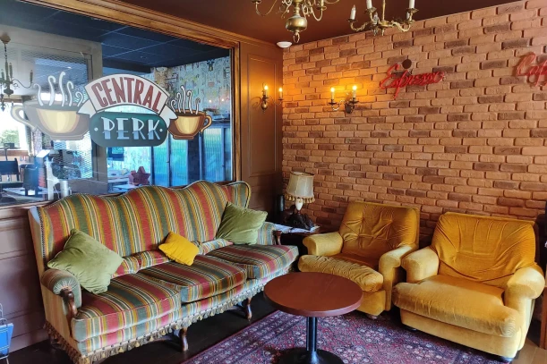 Open Space - 74000 - 20 postes - 375€