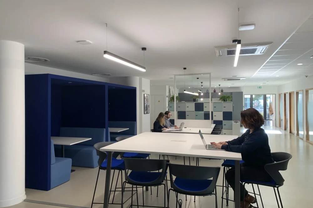 Bureau privé - 86360 - 8 postes - 2267€