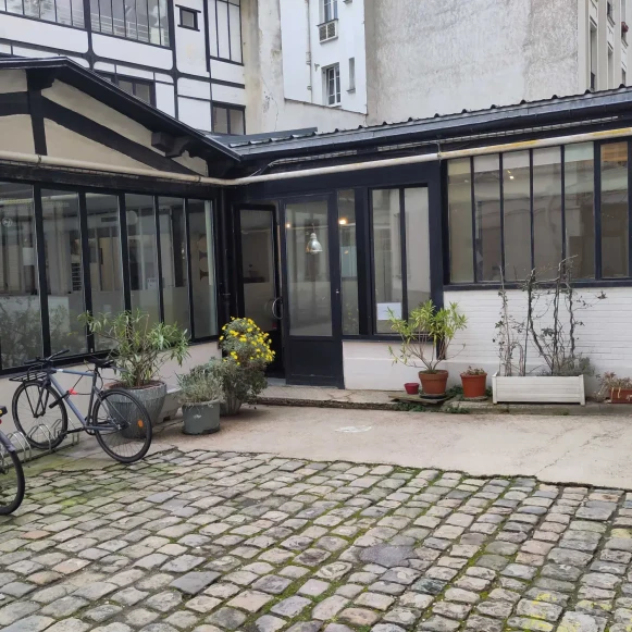 Bureau privé 20 m² 8 postes Location bureau Rue des Arquebusiers Paris 75003 - photo 4
