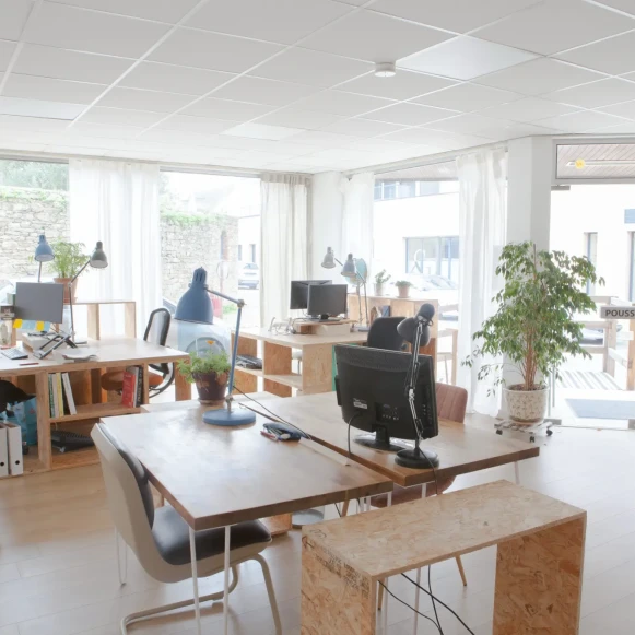Open Space  10 postes Location bureau Rue Jean de la Fontaine La Roche-Bernard 56130 - photo 1
