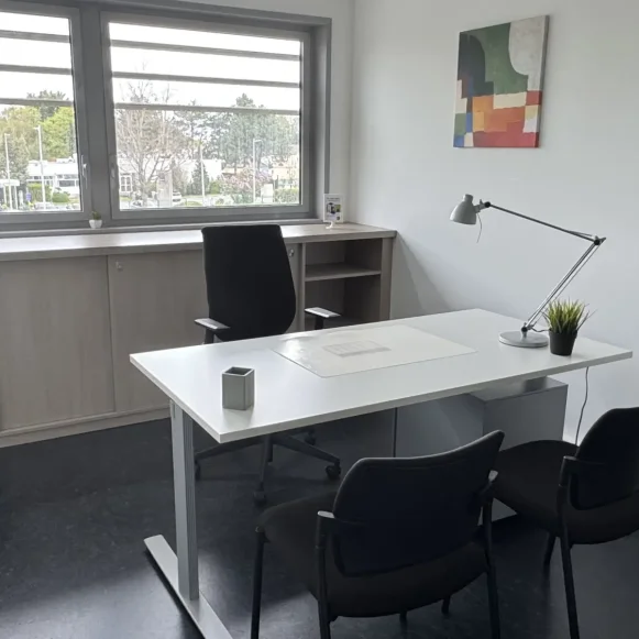 Bureau privé 14 m² 1 poste Location bureau Rue des Indes Noires Boves 80440 - photo 1