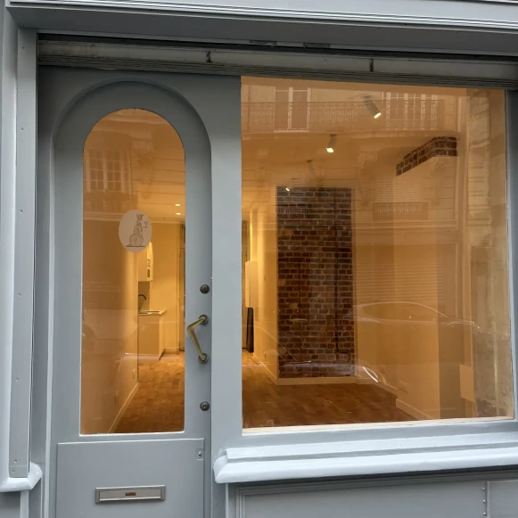 Espace indépendant 30 m² 3 postes Location bureau Rue Sedillot Paris 75007 - photo 3