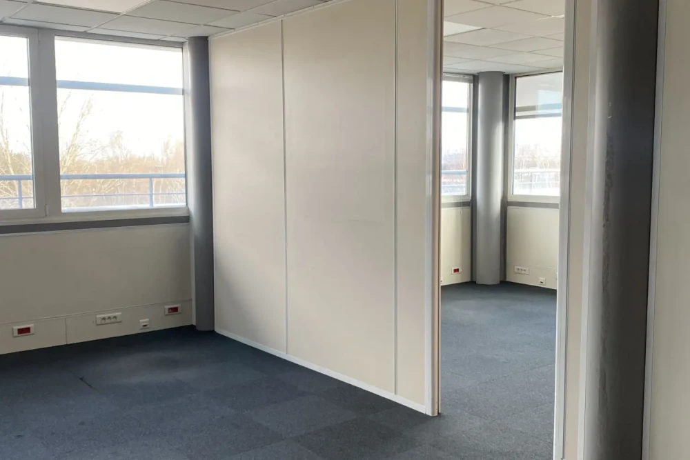 Bureau privé - 73370 - 15 postes - 1135€