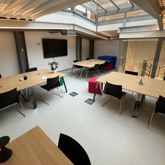 Bureau privé 40 m² 12 postes Coworking Rue de Croulebarbe Paris 75013 - photo 1