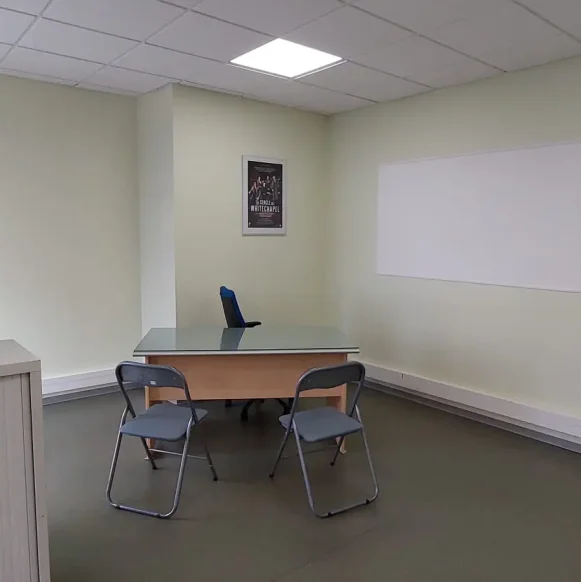 Bureau privé 18 m² 2 postes Coworking Chemin de la Chasse Colomiers 31770 - photo 2