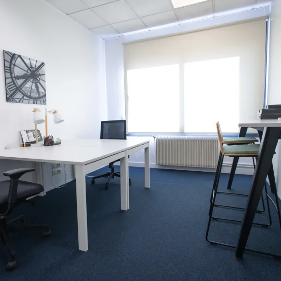 Bureau privé 11 m² 2 postes Coworking Rue Paul Tavernier Fontainebleau 77300 - photo 2