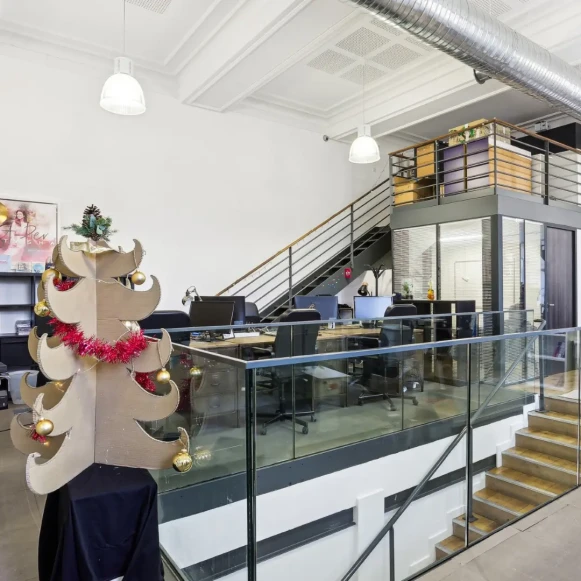 Bureau privé 40 m² 10 postes Location bureau Rue Vercingétorix Paris 75014 - photo 3