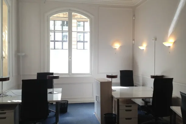 Espace indépendant - 75009 - 10 postes - 3900€