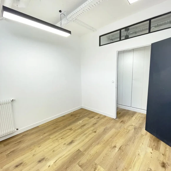 Bureau privé 9 m² 2 postes Coworking Avenue Pasteur Montreuil 93100 - photo 5