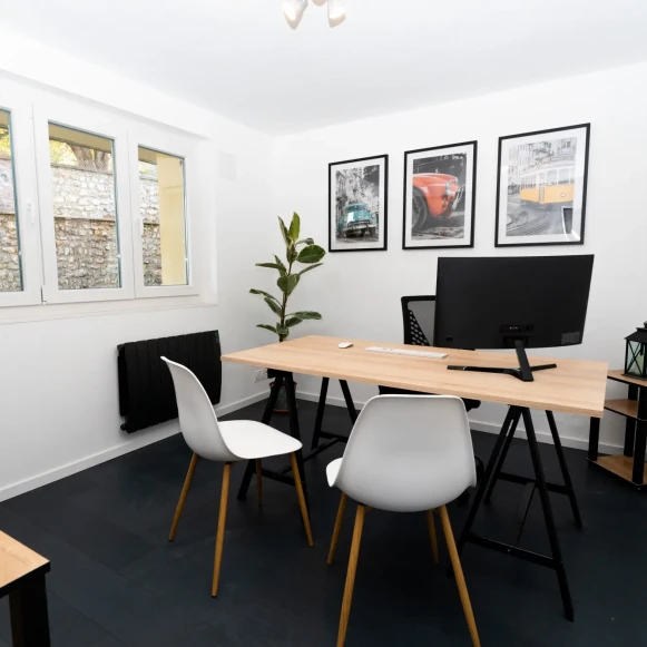 Bureau privé 19 m² 4 postes Location bureau Rue Jean Jaurès Brionne 27800 - photo 1