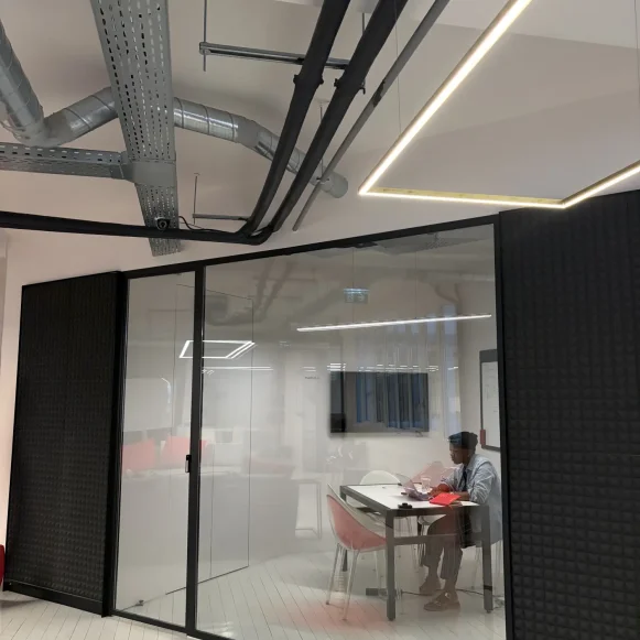 Bureau privé 35 m² 8 postes Coworking Rue d'Uzès Paris 75002 - photo 2