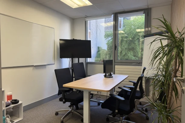 Bureau privé - 92300 - 2 postes - 900€